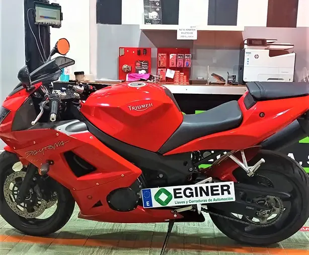 Còpia de claus de moto Triumph